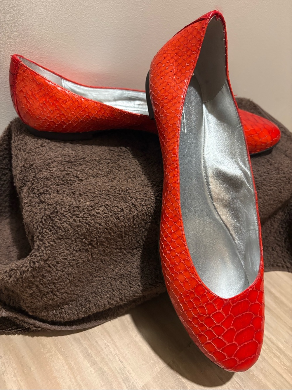Banana Republic Red Reptile Embossed Round Toe Ballet Flats Women’s Size 9